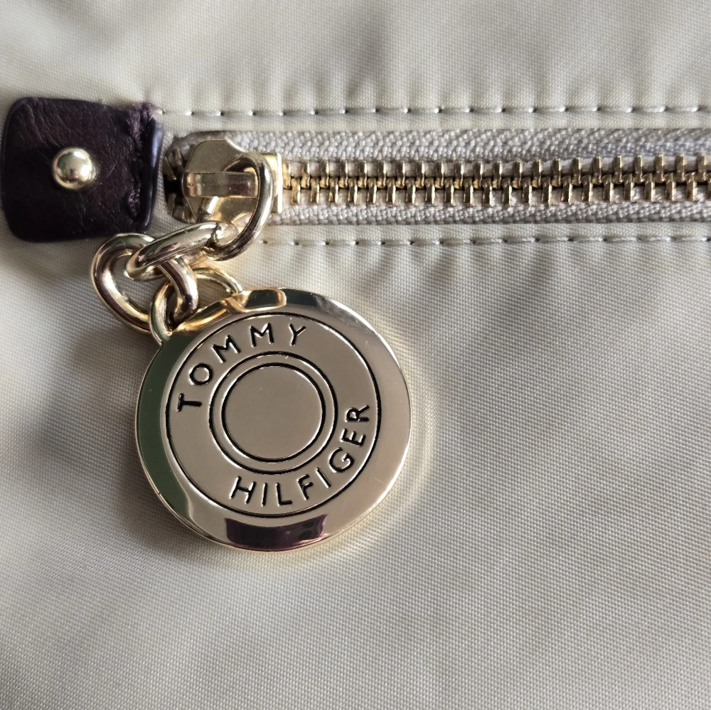 Tommy Hilfiger Cross Body Logo Purse - Picture 7 of 8
